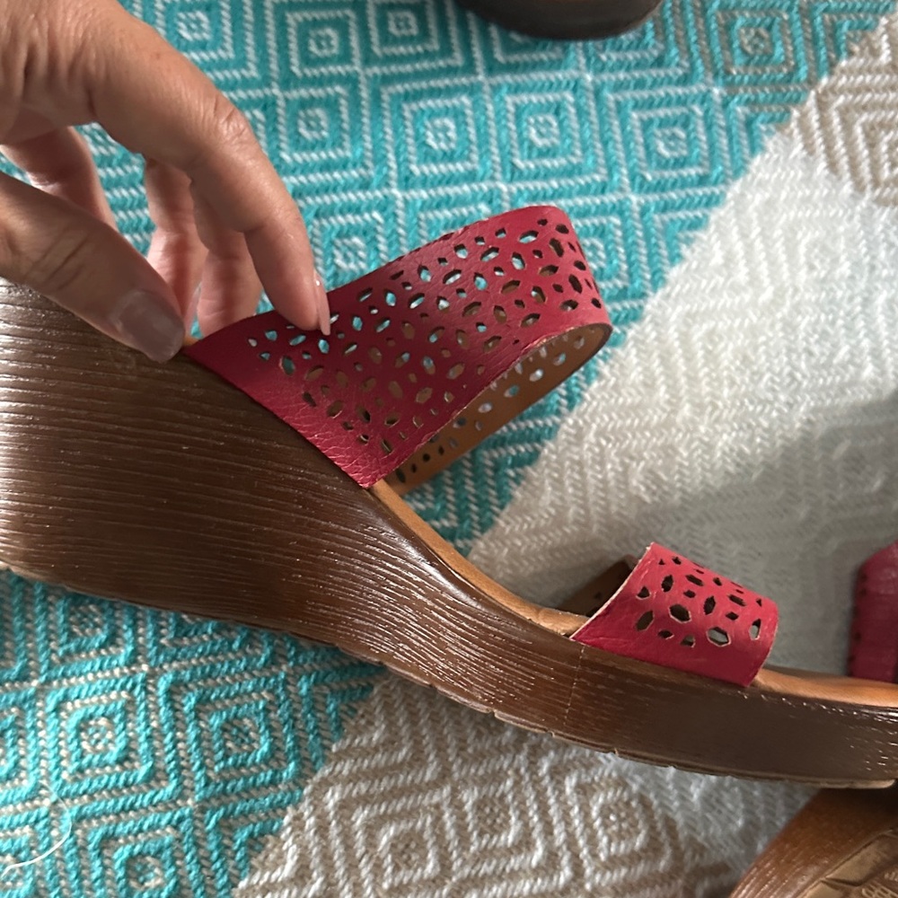 Italian Shoemakers Red Sandals - Picture 5 of 9